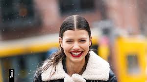 Έξι τρόποι για να «κατακτήσεις» την ευτυχία το 2026, σύμφωνα με επιστήμονες