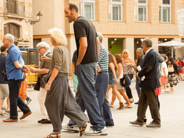 Οι ψηλότεροι και οι πιο κοντοί λαοί του πλανήτη - Σε ποια θέση βρίσκεται η Ελλάδα