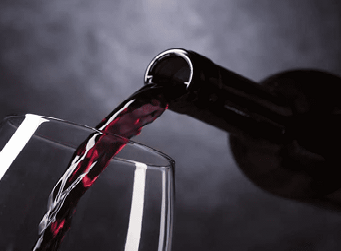  Εστιατόριο προσφέρει δωρεάν μπουκάλι κρασί σε όσους δεν αγγίξουν το κινητό τους