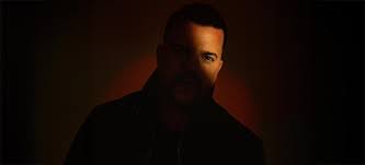 Ο Νίκος Απέργης οπτικοποιεί το «Έτσι Είμαι»