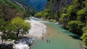 6 καλοκαιρινοί προορισμοί στην Ελλάδα για όσους δεν αντέχουν τη ζέστη