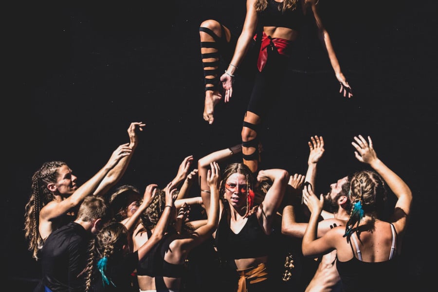 Το CirCus Komono από τη Γαλλία στο Ανοιχτό Θέατρο Καβασίλων «Χρήστος Μάλλιαρης» 