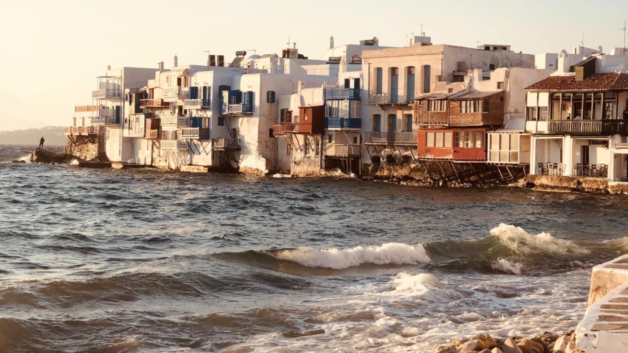 Σε ποιο νησί πρέπει να ταξιδέψεις φέτος σύμφωνα με το ζώδιό σου