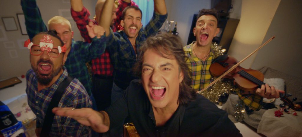 Ο Διονύσης Σχοινάς κάνει… «Μαύρα Χριστούγεννα» 